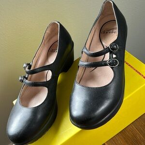 Danko Fynn style, size 8, leather